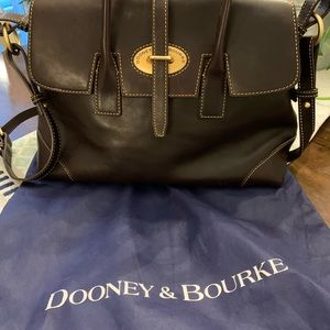 Dooney & Bourke large bag with crossbody handle. Excellent condition